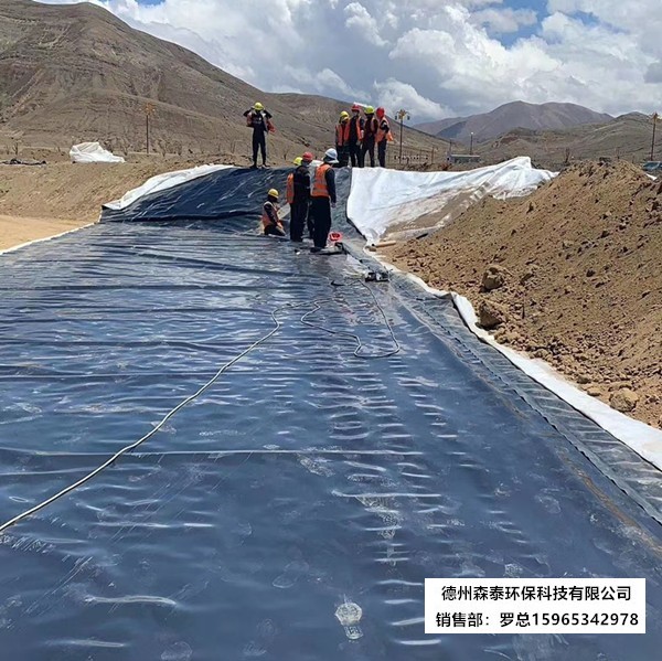 飞灰填埋场防渗施工现场.jpg